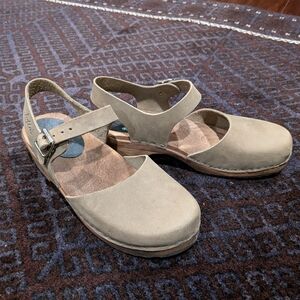 Lotta from Stockholm low wood clogs taupe nubuck brown base